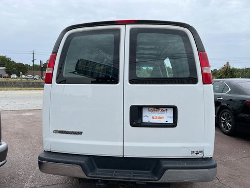 Used 2018 Chevrolet Express 3500 Extended w/ Driver Convenience Package RWD image 5