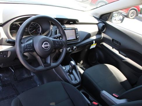 Certified 2025 Nissan Kicks Play S FWD image 4