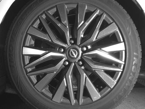 Used 2025 Nissan Altima 2.5 SV image 14