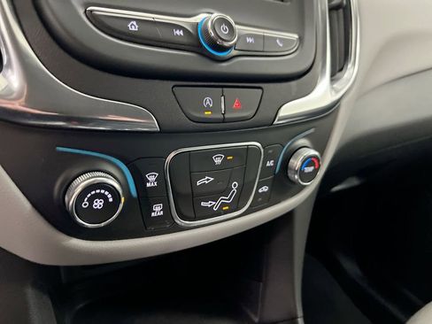 Used 2024 Chevrolet Equinox LS w/ LS Convenience Package image 16