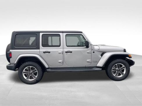 Used 2019 Jeep Wrangler Unlimited Sahara AWD/4WD image 18