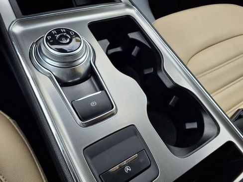 Used 2022 Ford Edge SEL w/ Convenience Package image 18