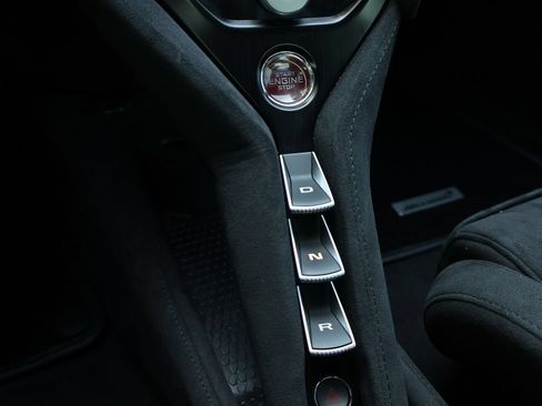 Used 2024 McLaren 750S Spider RWD image 24