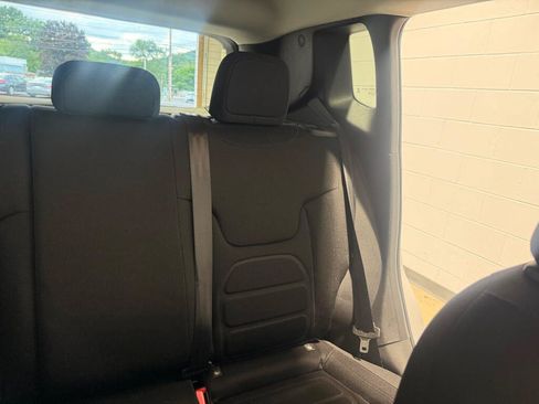 Used 2020 Jeep Renegade Latitude w/ Cold Weather Group AWD/4WD image 18