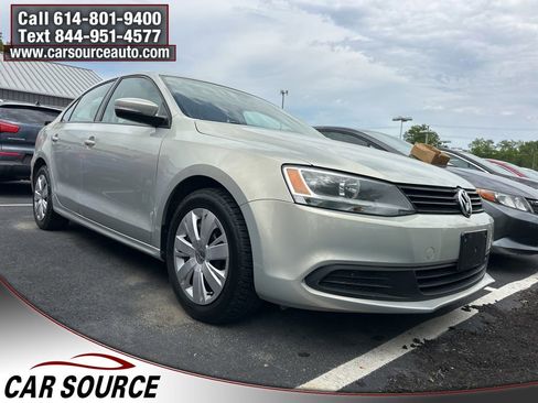 Used 2011 Volkswagen Jetta SE FWD image 2