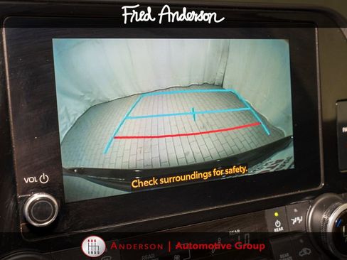 Used 2025 Toyota Highlander LE FWD image 15