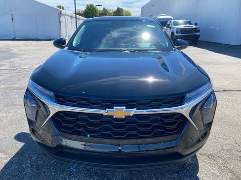 New 2026 Chevrolet Trax LS w/ LS Convenience Package FWD image 2