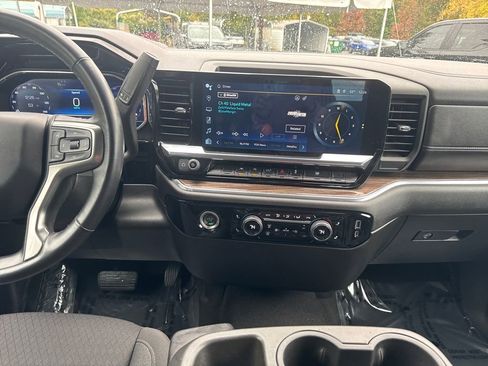 Used 2023 Chevrolet Silverado 1500 LT image 17