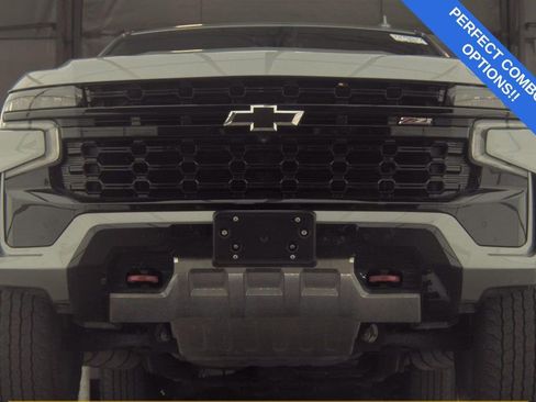 Used 2024 Chevrolet Suburban Z71 w/ Luxury Package image 2