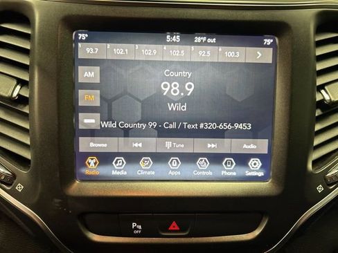 Used 2019 Jeep Cherokee Trailhawk w/ Cold Weather Group image 23