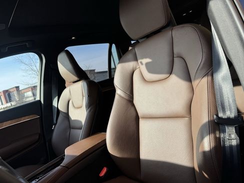 Used 2024 Volvo XC90 B6 Plus w/ Protection Package image 8