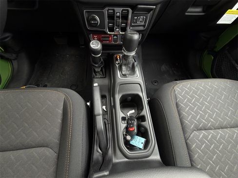 New 2025 Jeep Gladiator Mojave w/ Convenience Group image 17