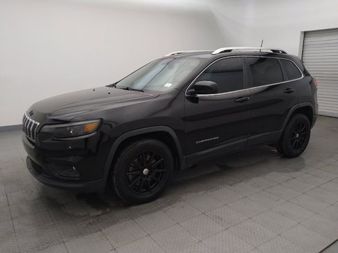 Used 2019 Jeep Cherokee Latitude w/ Popular Appearance Group image 2