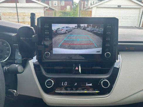 Used 2020 Toyota Corolla LE FWD image 18