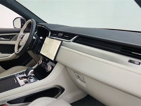 Used 2025 Jaguar F-PACE R-Dynamic S image 19