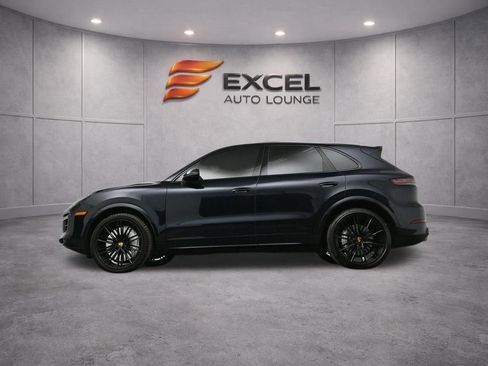 Used 2021 Porsche Cayenne Turbo w/ Premium Package Plus image 50