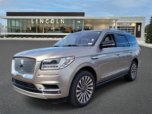 Used 2019 Lincoln Navigator Reserve image 2