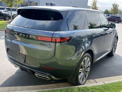 Used 2025 Land Rover Range Rover Sport SE AWD/4WD image 7