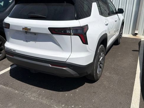Used 2025 Chevrolet Equinox LT w/ Convenience Package II AWD/4WD image 3