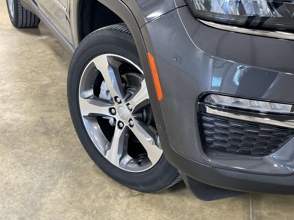 Used 2024 Jeep Grand Cherokee Limited AWD/4WD image 11