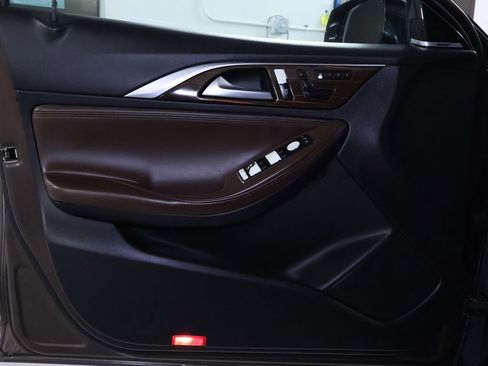 Used 2018 INFINITI QX30 Premium w/ Navigation Package image 13