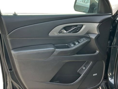 Used 2021 Chevrolet Traverse LT w/ LT Premium Package image 10