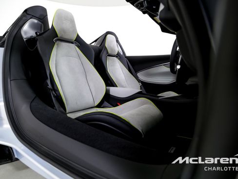 Used 2025 McLaren Artura Spider image 20