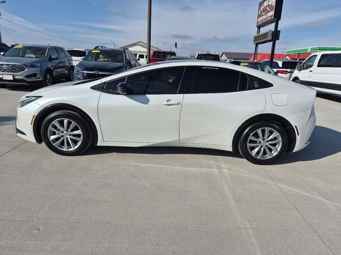 Used 2024 Toyota Prius XLE FWD image 8