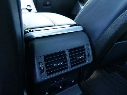 Used 2018 Land Rover Range Rover Velar R-Dynamic HSE image 33