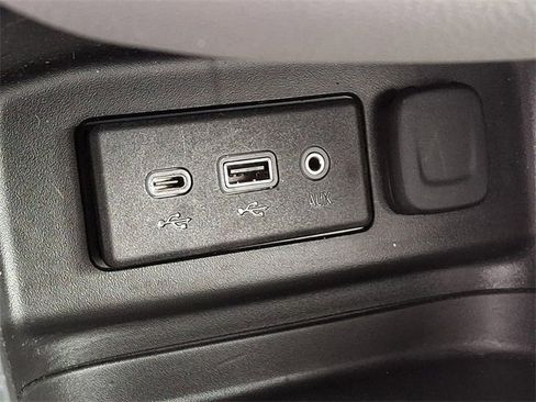 Used 2023 Chevrolet Equinox LS w/ LS Convenience Package image 24