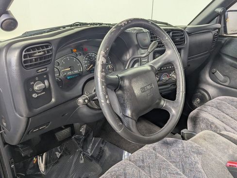 Used 2002 GMC Sonoma SLS w/ Marketing Option Pkg image 11