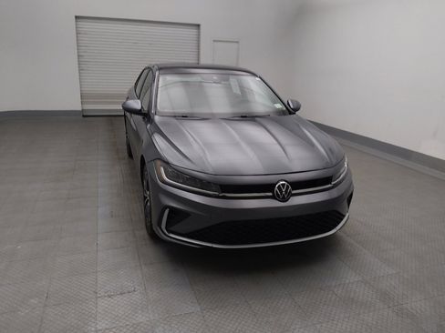 Used 2025 Volkswagen Jetta SE image 14