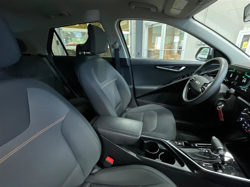 Used 2025 Kia Niro LX FWD image 31