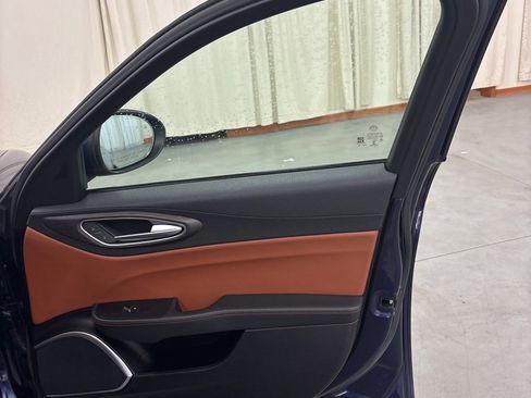 Used 2020 Alfa Romeo Giulia Ti w/ Active Blind Spot Package image 32