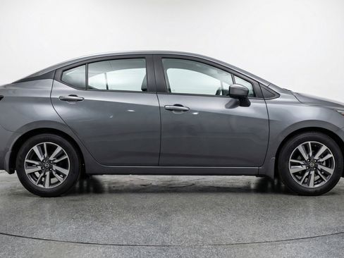 Used 2025 Nissan Versa SV image 11