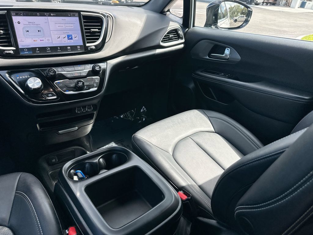 Used 2025 Chrysler Pacifica Select FWD image 21