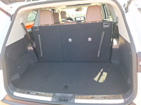 Used 2025 Toyota Grand Highlander AWD image 37