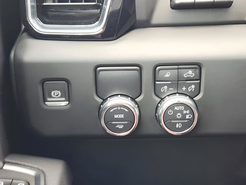 Used 2024 GMC Sierra 1500 Denali RWD image 16