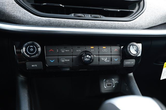 New 2026 Jeep Compass Latitude AWD/4WD image 18