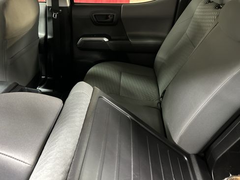 Used 2022 Toyota Tacoma SR5 w/ Technology Package AWD/4WD image 31