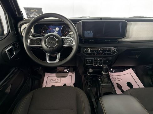 Used 2024 Jeep Wrangler Sahara image 21