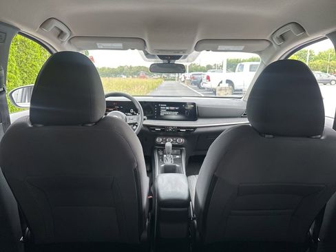 Used 2025 Nissan Kicks SV AWD/4WD image 34