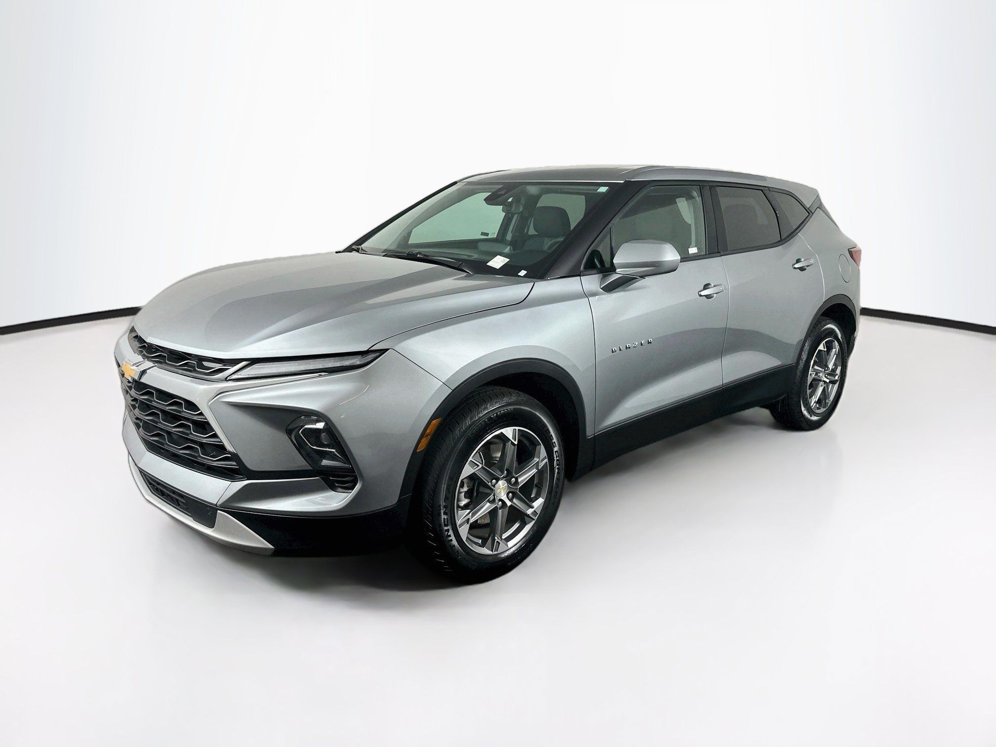 Used 2026 Chevrolet Blazer LT FWD image 3