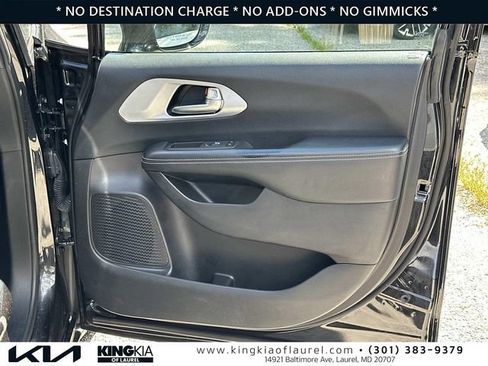Used 2021 Chrysler Pacifica Touring w/ S Appearance Package FWD image 15
