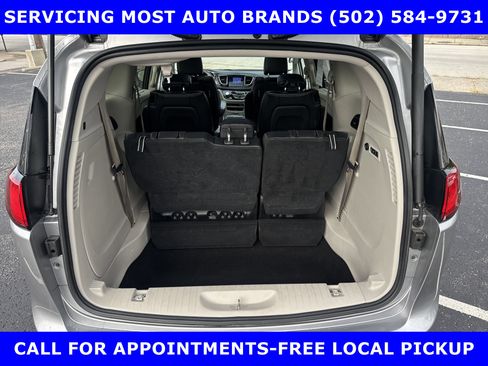 Used 2017 Chrysler Pacifica Limited image 14