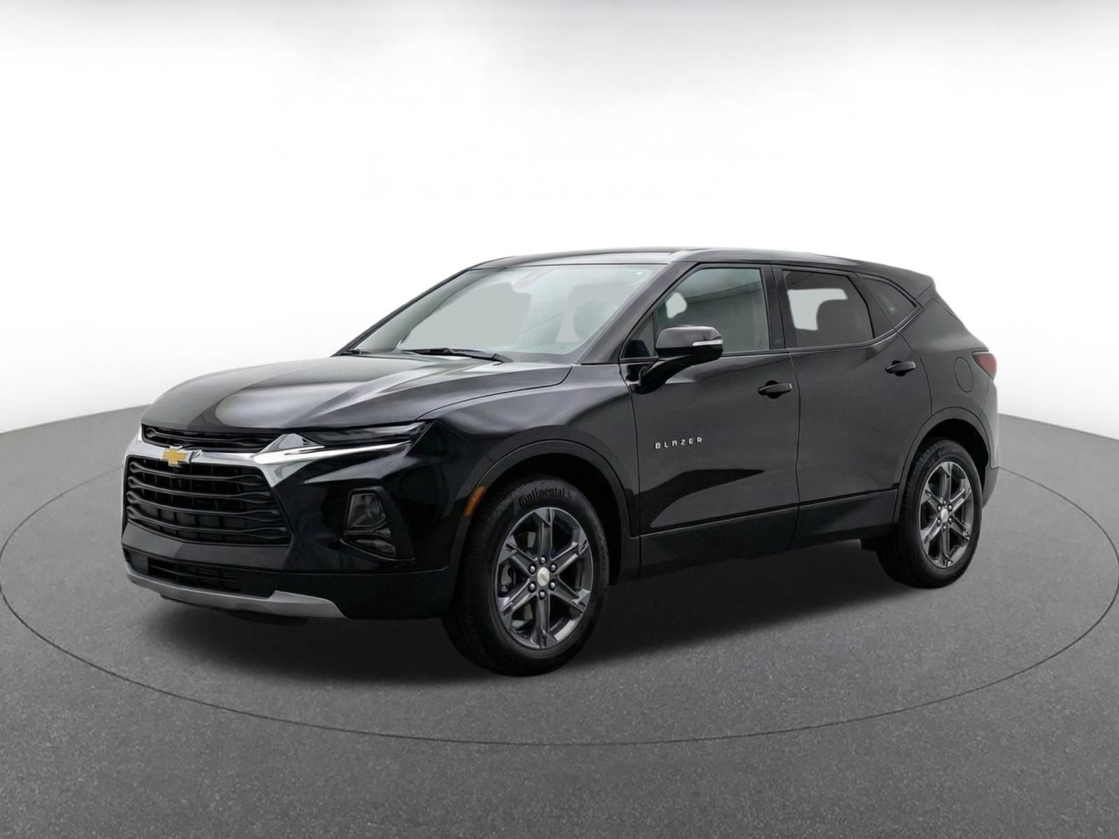 Used 2025 Chevrolet Blazer LT FWD image 3