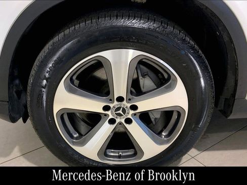 Used 2022 Mercedes-Benz GLC 300 4MATIC image 13