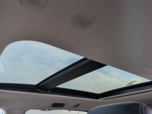 Used 2020 Chrysler Pacifica Limited w/ Tire & Wheel Group image 19