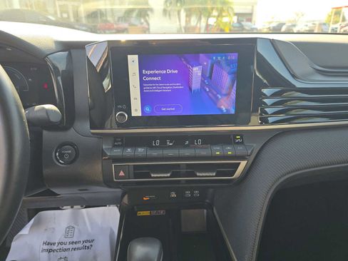 Certified 2025 Toyota Camry SE FWD image 27