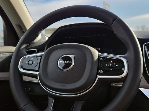 New 2026 Volvo XC90 T8 Plus w/ Protection Package Premier AWD/4WD image 16